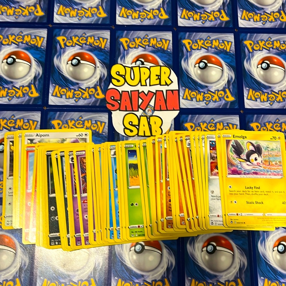 Mix of a dozen Pokemon cards